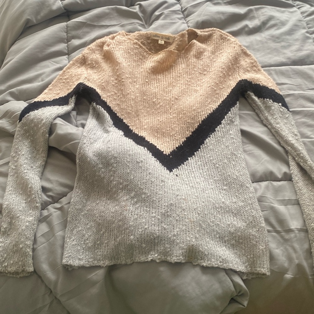 It’s a sweater that has patterns